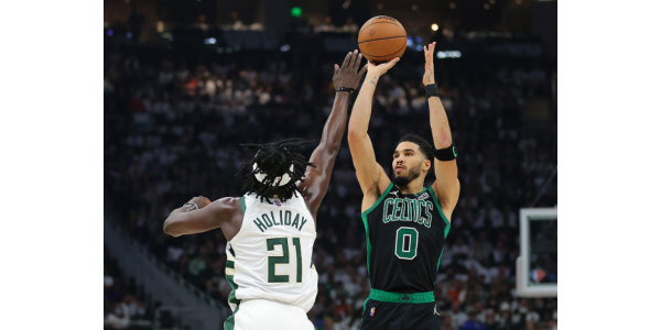 Milwaukee Bucks se desploma en cuarto de derrota ante Boston Celtics